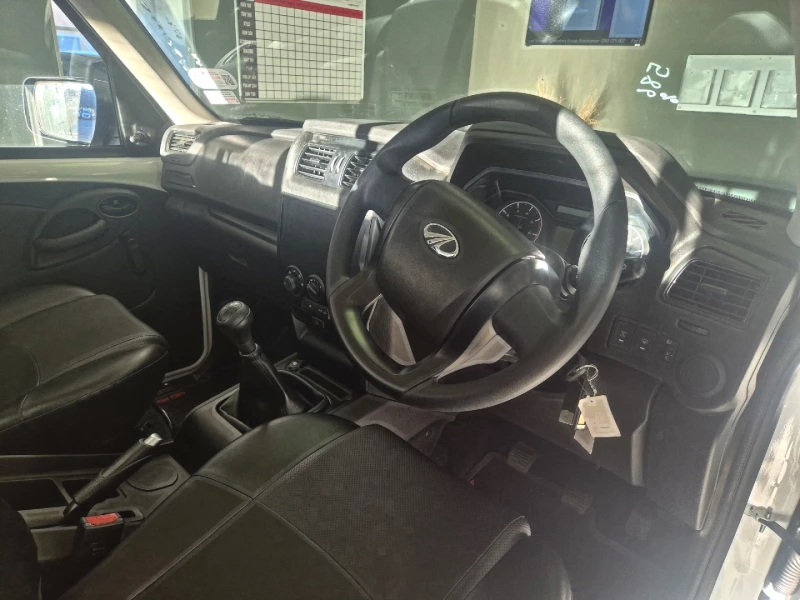 MAHINDRA PIK UP 2.2 MHAWK SC 4X2 MT S4 DROPSIDE AIRCON