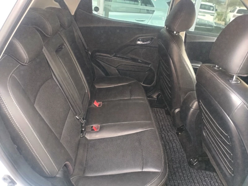2022 Mahindra Xuv 300 1.5d W8
