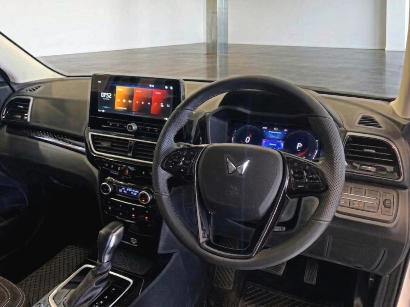 MAHINDRA XUV3X0 1.2T AX5 AT