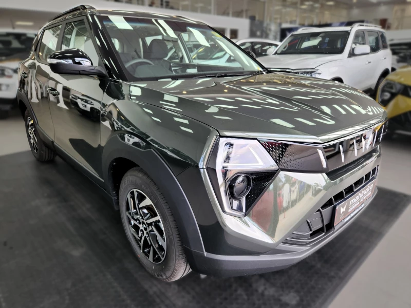 MAHINDRA XUV3X0 1.2T AX5 MT