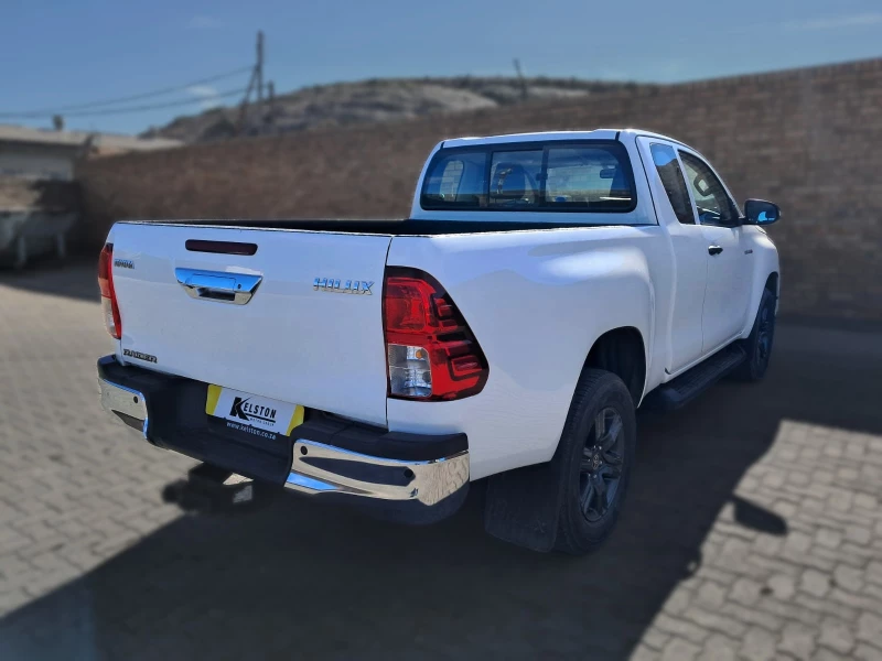 2024 TOYOTA HILUX EXTRA CAB 2.4 GD-6 RB RAI 6MT