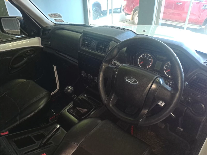 MAHINDRA PIK UP 2.2 MHAWK SC 4X2 S4 REFRESH AIRCON