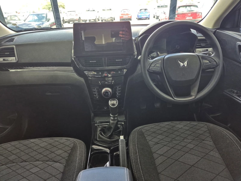 MAHINDRA XUV3X0 1.2T MX3 MT