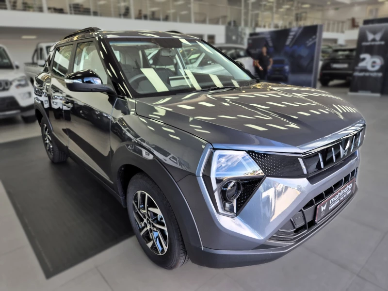 MAHINDRA XUV3X0 1.2T AX5 MT
