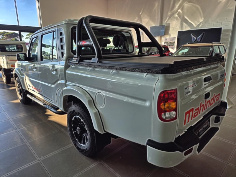 MAHINDRA PIK UP 2.2 MHAWK DC 4X2 MT S11 AT KAROO