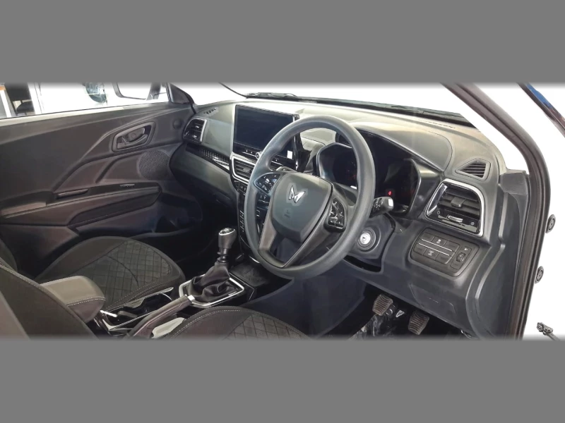 MAHINDRA XUV3X0 1.2T MX3 MT