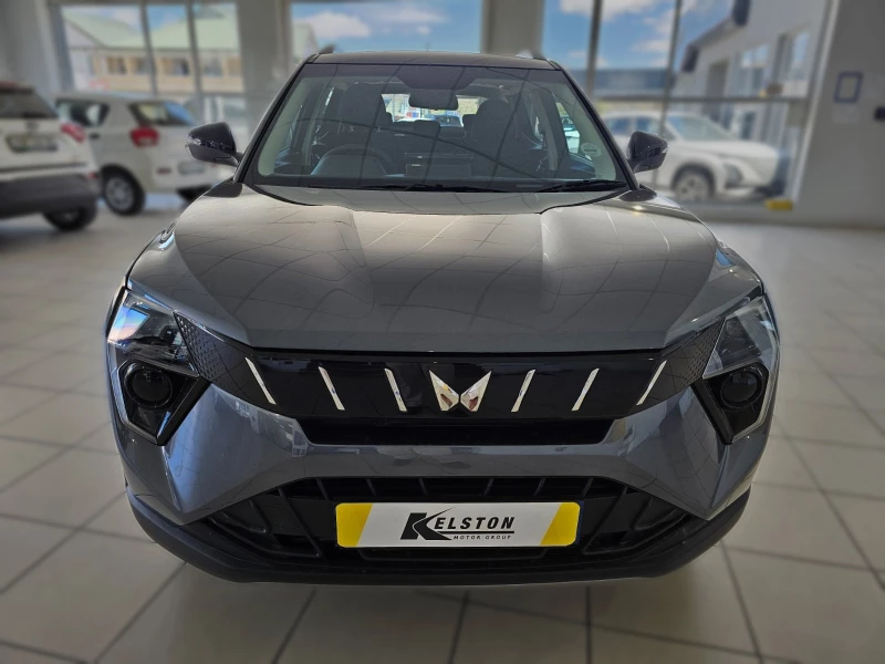 2025 Mahindra Xuv3x0 1.2t Ax5 Mt