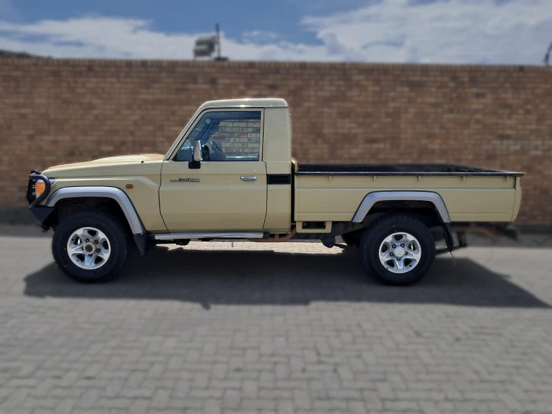 2023 Toyota Land Cruiser 79 4.5 Diesel V8 Single Cab