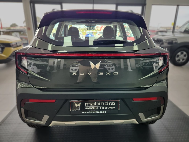 MAHINDRA XUV3X0 1.2T AX5 MT