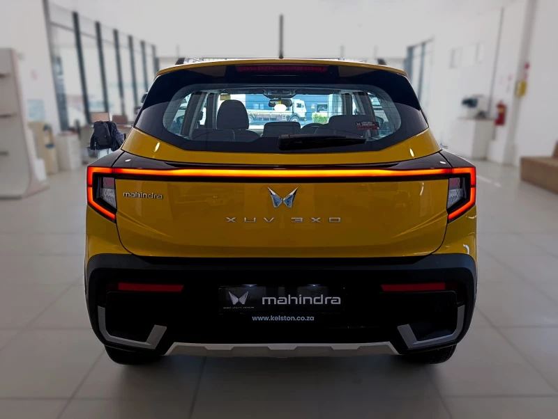 MAHINDRA XUV3X0 1.2T AX5 MT