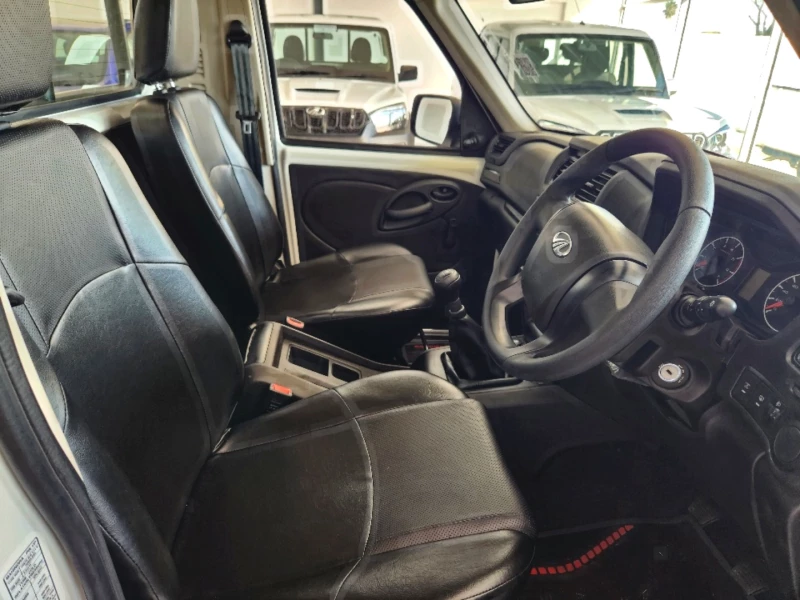 MAHINDRA PIK UP 2.2 MHAWK SC 4X2 MT S4 DROPSIDE AIRCON
