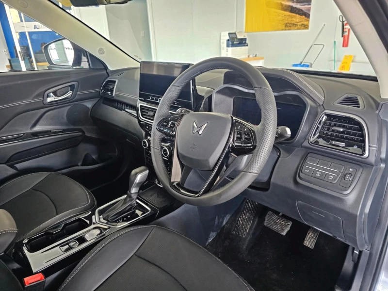 MAHINDRA XUV3X0 1.2T AX7L AT