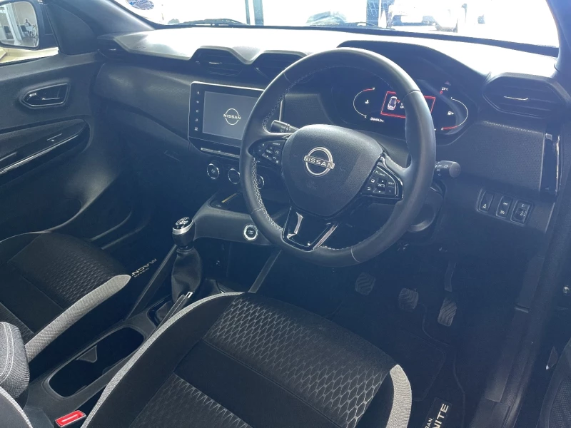 2025 Nissan Magnite Kuro 10t Cvt
