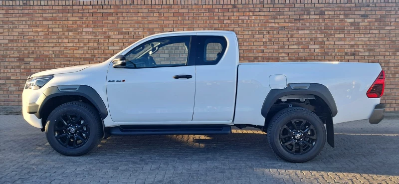 TOYOTA  HILUX XC 28 RB LGD 6AT