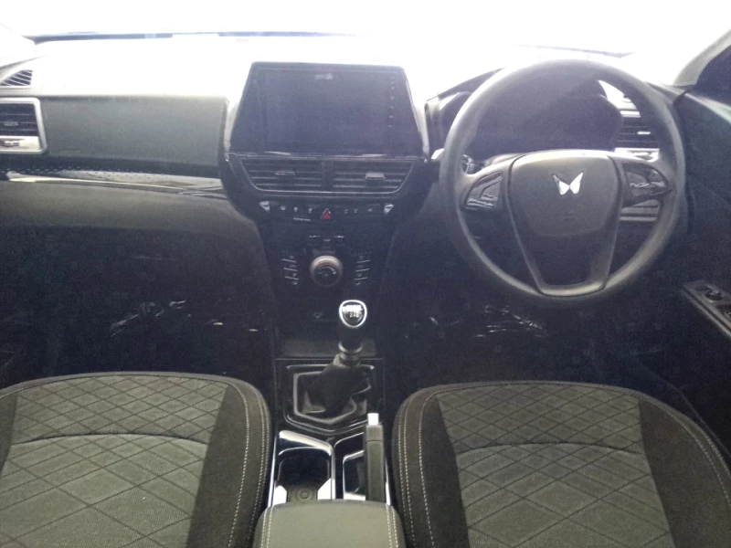 MAHINDRA XUV3X0 1.2T MX2 MT