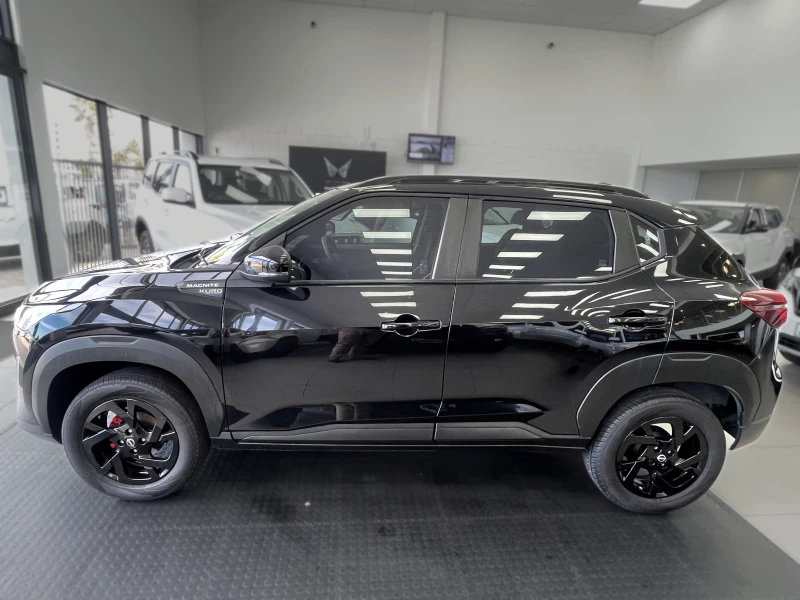 2025 Nissan Magnite Kuro 10t Cvt