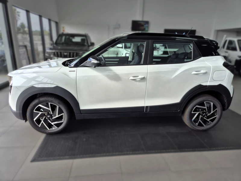MAHINDRA XUV3X0 1.2T AX7L AT