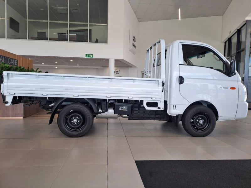 HYUNDAI H100 BAKKIE 2.6 SKD AC DECK F/L