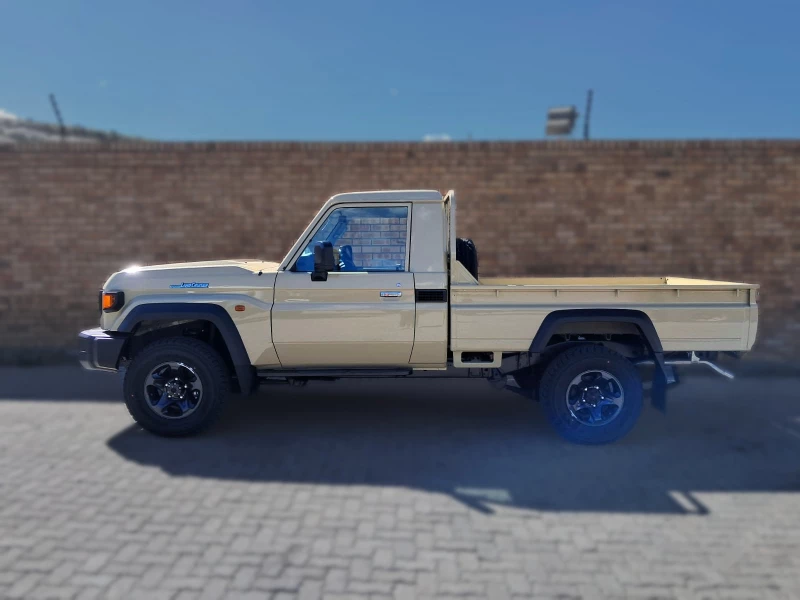 TOYOTA  LC79 28 GD-6 SC MT