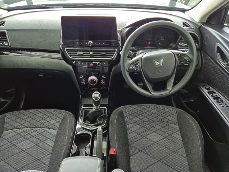 MAHINDRA XUV3X0 1.2T MX3 MT