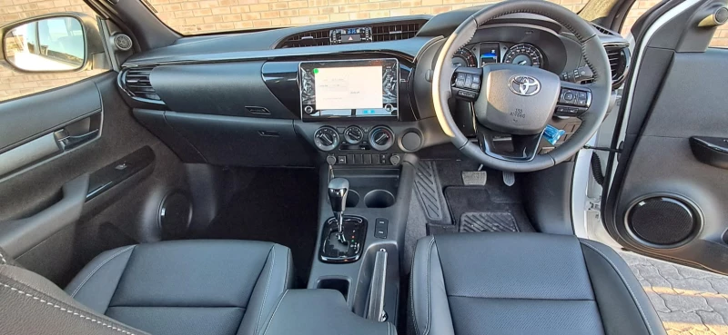 TOYOTA  HILUX XC 28 RB LGD 6AT