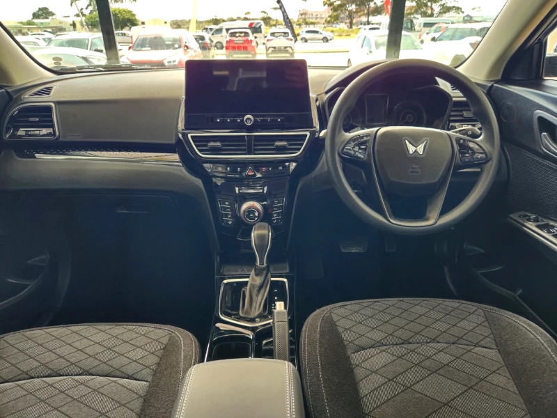 MAHINDRA XUV3X0 1.2T MX3 AT