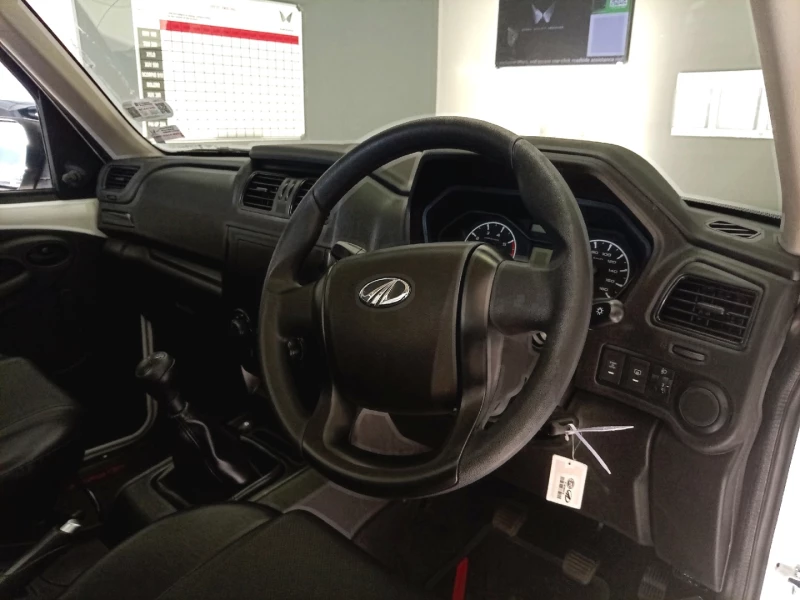MAHINDRA PIK UP 2.2 MHAWK SC 4X2 S4 REFRESH AIRCON