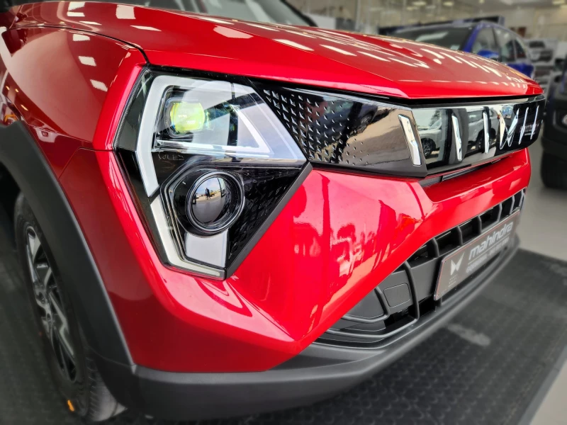 MAHINDRA XUV3X0 1.2T AX5 MT