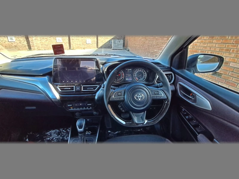 TOYOTA  STARLET CROSS 15L XR AT