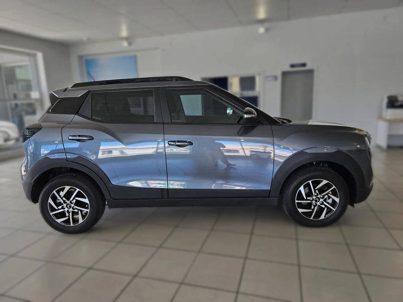 2025 Mahindra Xuv3x0 1.2t Ax5 Mt