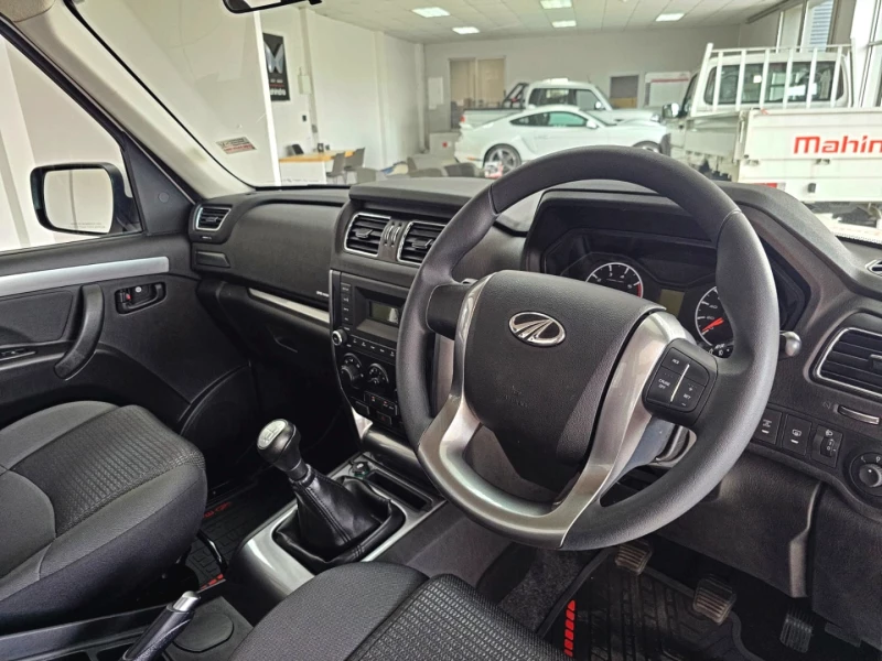 MAHINDRA PIK UP 2.2 MHAWK SC 4X2 MT S6 REFRESH