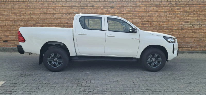TOYOTA  HILUX DC 24GD6 4X4 RAI 6MT