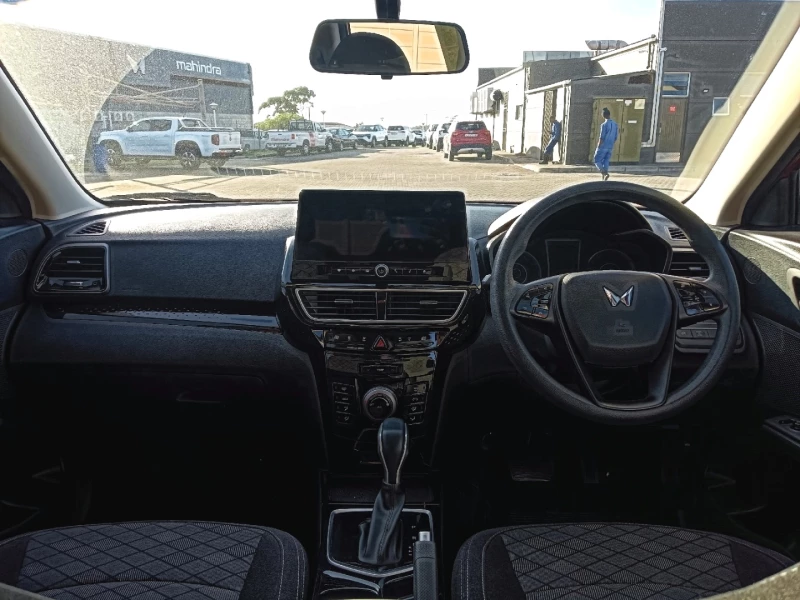 2025 Mahindra Xuv3x0 1.2t Mx3 At
